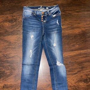 A very cute jean. Good conditions. Skinny. Size 3.